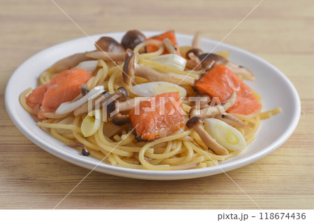 サーモンスパゲッティー 118674436