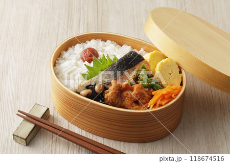 曲げわっぱのお弁当 118674516