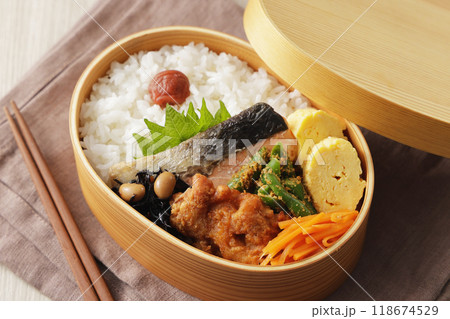 曲げわっぱのお弁当 曲げわっぱのお弁当 118674529