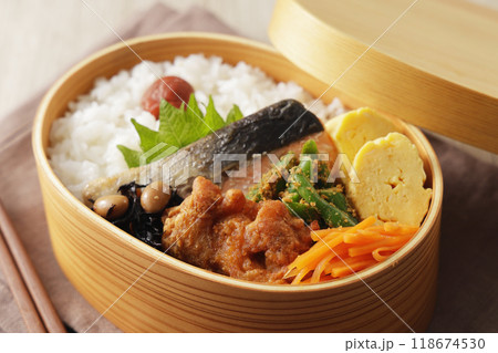 曲げわっぱのお弁当 118674530