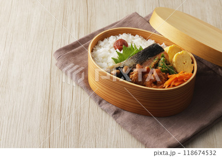 曲げわっぱのお弁当 118674532