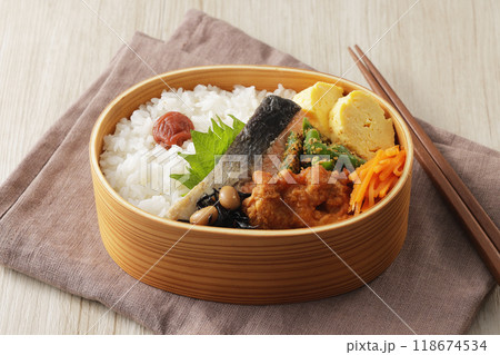 曲げわっぱのお弁当 118674534