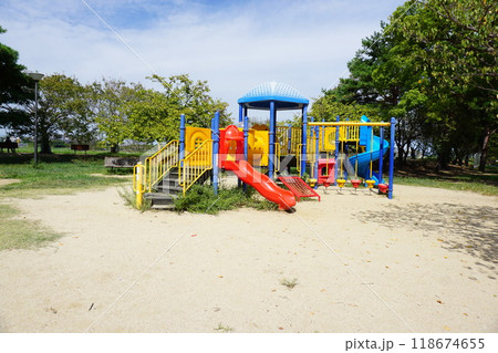 児童公園の遊具 118674655