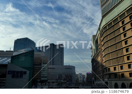 大阪の街並み 118674679