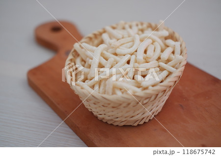 snack in a rattan basket snack in a rattan basket 118675742