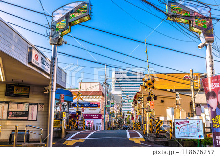 日本の東京都市景観　旗の台三丁目商店街側から東急電鉄旗の台駅を望む。奥は昭和大学通り・東口通り商店街 118676257