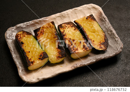 ズッキーニのステーキ 118676732