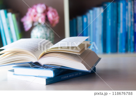 本 書籍 書物 読書・開いた洋書 本 書籍 書物 読書・開いた洋書 118676788