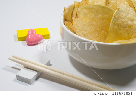 （heart and potato chips）恋の味？サクサク食感 118676851