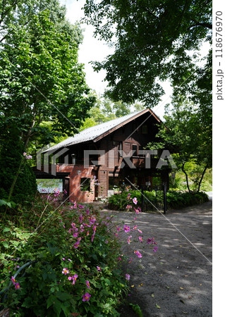 山梨県北杜市清里の複合観光エリア　萌木の村 118676970