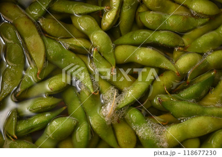 枝豆を茹でている様子 枝豆を茹でている様子 118677230