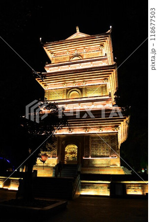 ベトナム・ニンビン、キーラン山・麒麟寺のライトアップ 118677503