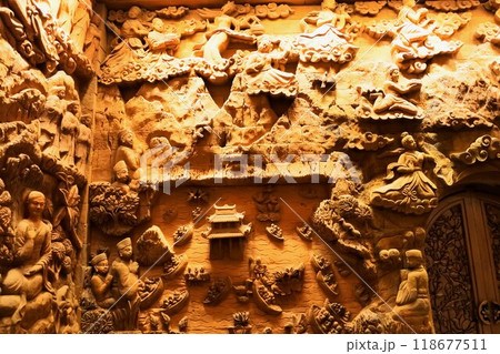 ベトナム・ニンビン、キーラン山・麒麟寺のライトアップ ベトナム・ニンビン、キーラン山・麒麟寺のライトアップ 118677511