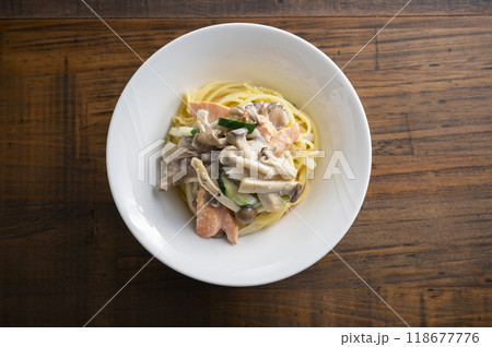 サーモンときのこのクリームパスタ 118677776