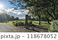 早朝の公園 118678052
