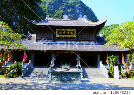 ベトナム、チャンアン・トランアンの寺院 118678232