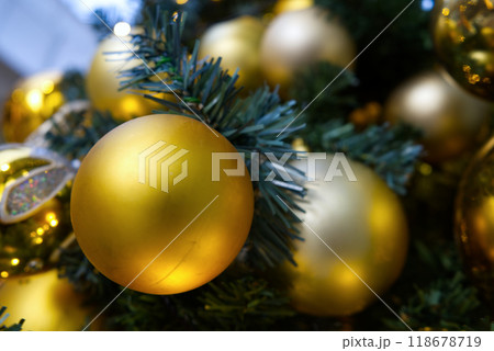Merry Christmas and Happy New Year decorate the Christmas tree with gold color balls Merry Christmas and Happy New Year decorate the Christmas tree with gold color balls 118678719