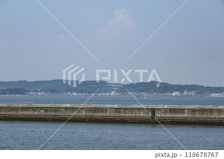 篠島港へ入港する船からの眺め 篠島港へ入港する船からの眺め 118678767