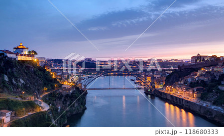 Day to night view of the historic city of Porto, Portugal timelapse with the Dom Luiz bridge 118680333