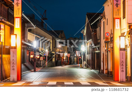 京都　夜の花見小路　※公道撮影 118681732