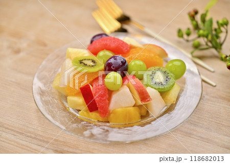 フルーツサラダ、フルーツ盛り合わせ、果物、スイーツ。 フルーツサラダ、フルーツ盛り合わせ、果物、スイーツ。 118682013