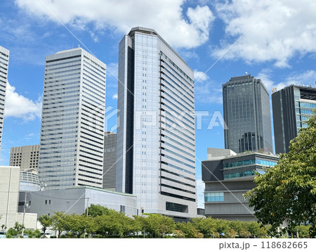 大阪ビジネスパークにある松下IMPビル(大阪市中央区城見。写真中央) 大阪ビジネスパークにある松下IMPビル(大阪市中央区城見。写真中央) 118682665