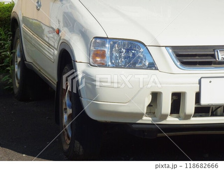 自動車イメージ　ホンダCR-V初代モデルのフロントマスク 118682666