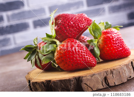 strawberry on wooden board, fresh strowberry strawberry on wooden board, fresh strowberry 118683186