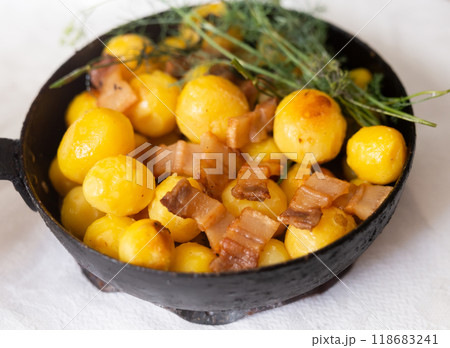 Young potatoes with pork belly fried in frying pan 118683241