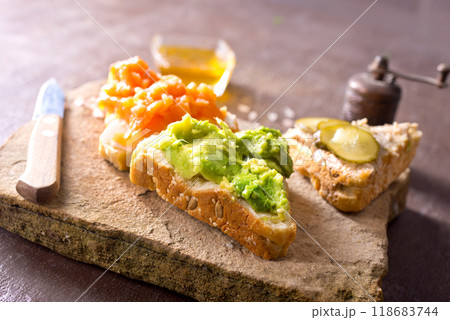 Open sandviches with guacamole, fish and tuna Open sandviches with guacamole, fish and tuna 118683744