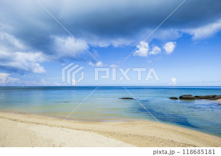 沖縄　海岸　空 118685181