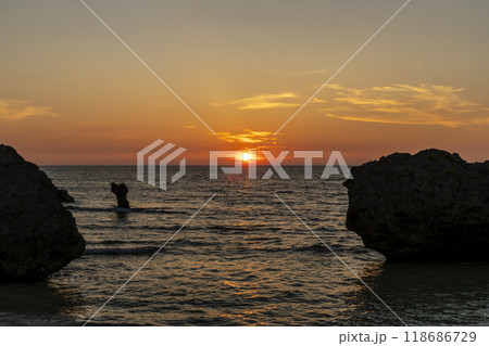 沖縄　海岸　空 118686729