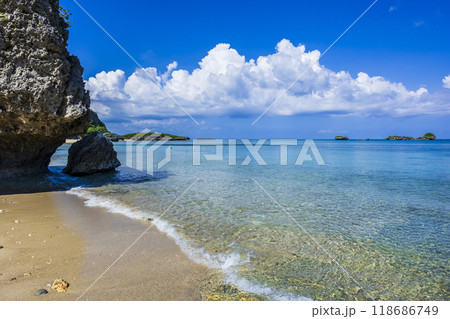 沖縄　海岸　空 118686749