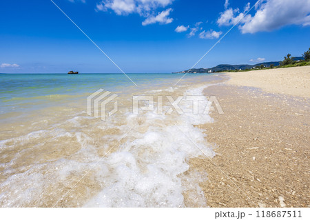 沖縄　海岸　空　 118687511