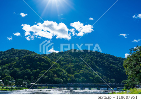 京都嵐山　夏の渡月橋 118687951