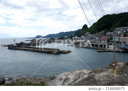 千葉県 仁右衛門島より太海港の展望 千葉県 仁右衛門島より太海港の展望 118688075