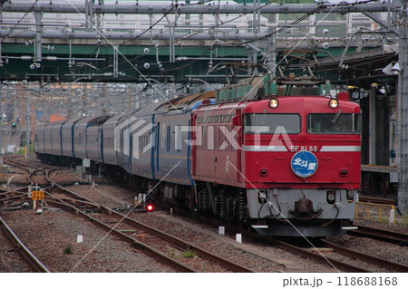 長旅を終えて大宮駅に到着するEF81-88号機牽引の寝台特急「北斗星」_2009/8/18撮影 長旅を終えて大宮駅に到着するEF81-88号機牽引の寝台特急「北斗星」_2009/8/18撮影 118688168