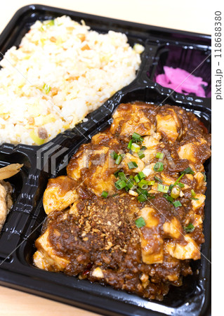 おいしい中華弁当、麻婆豆腐とチャーハン 118688380