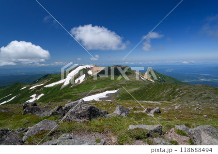 大雪山 北鎮岳山頂からの景色 残雪期北海道絶景登山 大雪山 北鎮岳山頂からの景色 残雪期北海道絶景登山 118688494