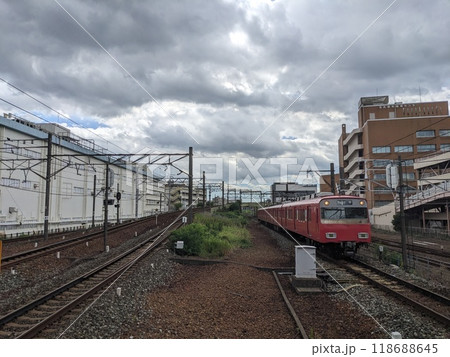 名鉄神宮前駅の4番線に進入してくる名鉄6500系鉄仮面 118688645