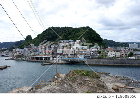 千葉県　仁右衛門島より太海浜の町の展望 118688650