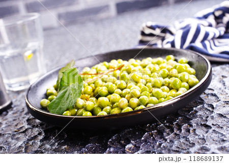 Fresh green pea beans fried with spice 118689137