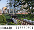 御茶ノ水駅付近のJR中央快速線、中央総武線各駅停車、東京メトロ丸ノ内線の立体的な交差部 118689601