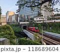 御茶ノ水駅付近のJR中央快速線、中央総武線各駅停車、東京メトロ丸ノ内線の立体的な交差部 118689604