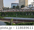 御茶ノ水駅付近のJR中央快速線、中央総武線各駅停車、東京メトロ丸ノ内線の立体的な交差部 118689611