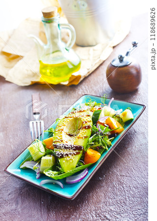 Fresh salad with avocado in a bowl. Healthy vegetarian dish 118689626