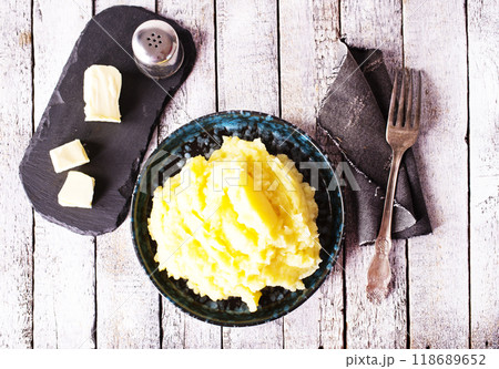 Bowl of tasty mashed potatoes with butter 118689652