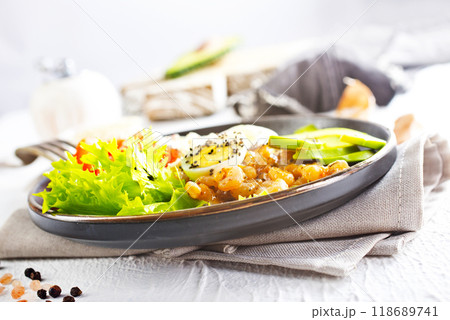 Rice bowl with shrimps and avocado Rice bowl with shrimps and avocado 118689741