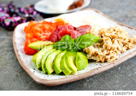 Healthy breakfast. oat flakes with avocado 118689754