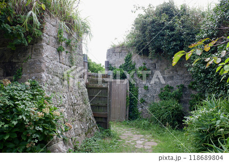 千葉県　仁右衛門島　島主住居の門 118689804